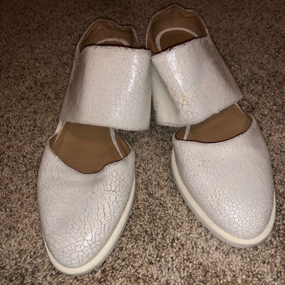 LOQ Leather Mules - Picture 2 of 7